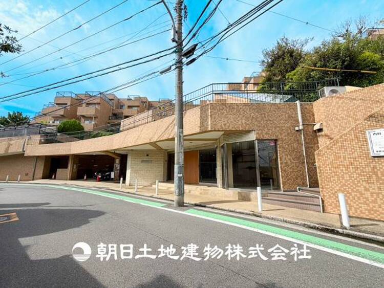 外観 【外観・立地】家族の色を映し出す洗練された邸宅は、ずっと輝き続けながらいつしか街の風景に溶け込み人と共に歩んいきます。