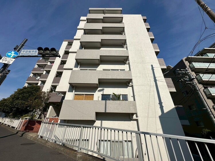 外観 現地に足をお運びいただいた際には、周辺散策などをお勧めいたします。