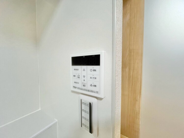 その他 見やすい画面で操作しやすい給湯パネル。