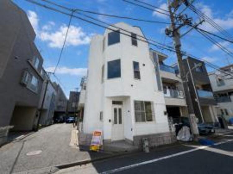 外観 空を広く感じる。緑が多いゆったり感のある安心の住環境です！！潤いのある環境でホッと生活できそうです！おしゃれな雰囲気や自然の潤いがあり、親しみやすさと個性を！街に新たな価値をもたらし続けてくれます！ 