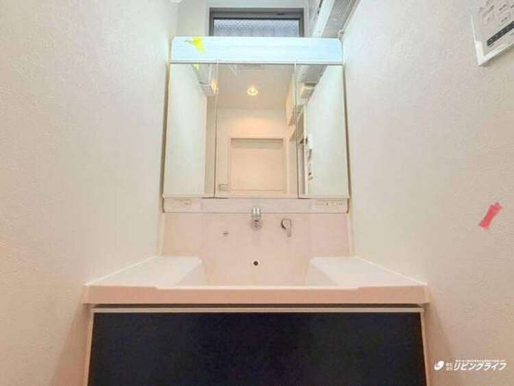 洗面 一日の始まりと終わりは洗面化粧台から。清潔感と機能性を備えたパウダールームです。