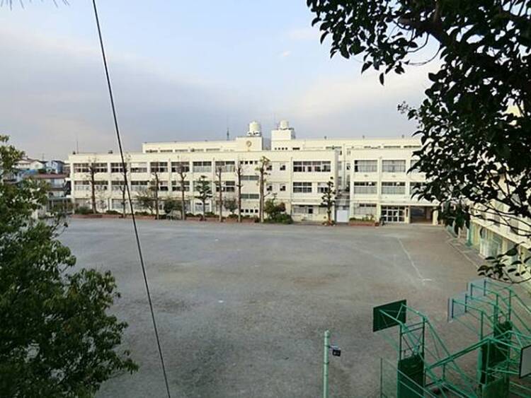 周辺 横浜市立上永谷中学校　1470ｍ