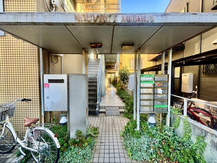 その他 上質感漂う玄関アプローチです。