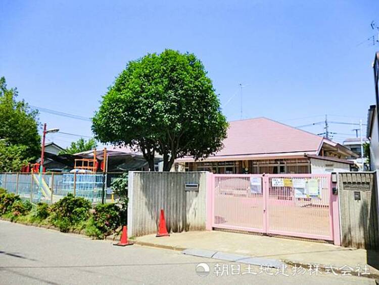 周辺 【もみの木台保育園】1070ｍ　整った住宅街にある保育園で、自然に囲まれた園庭で外遊びを楽しめます。動物に触れる体験学習や発表会、クッキングなどイベントも豊富です。