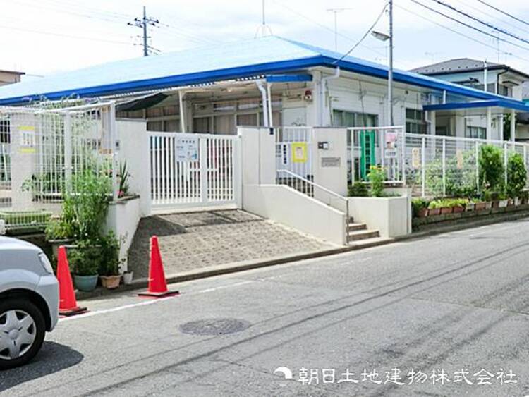 周辺 【下瀬谷保育園】890ｍ　広々とした園庭やボルダリング付き大型遊具があり外遊びを楽しめます。３〜５歳児は縦割りグループの生活を行い、社会性を身に着けることができる環境です。
