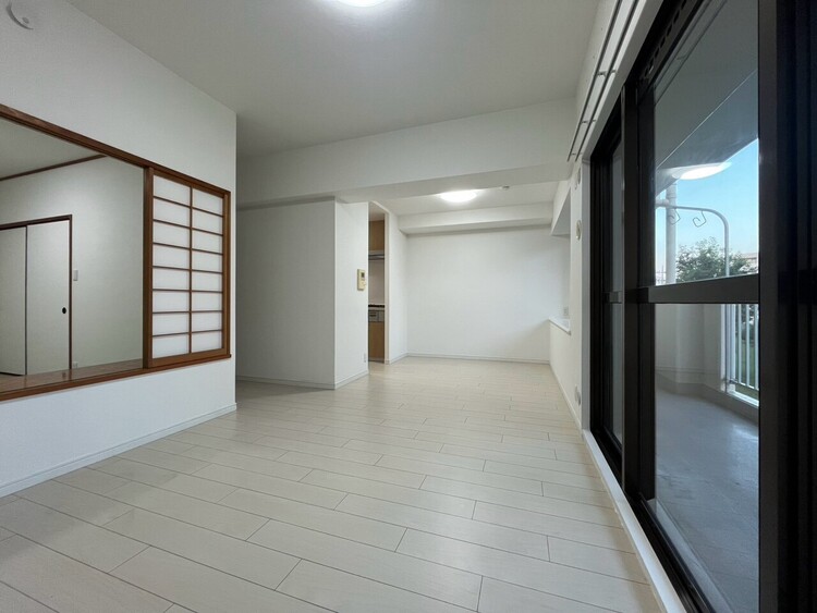 居間 快適に過ごす毎日を求めて、暮らしの中でご自身の「マイホーム」に創り上げてください。
