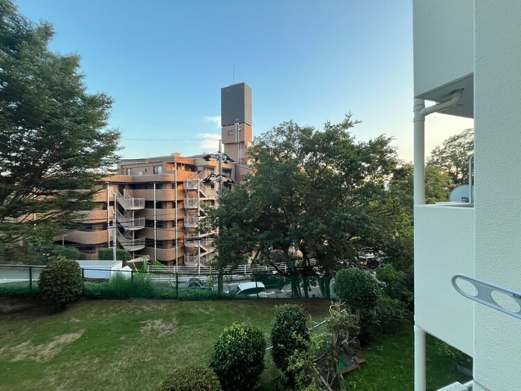 バルコニー 窓を開けると広がる青空。心をリフレッシュして日々を過ごしていきましょう。