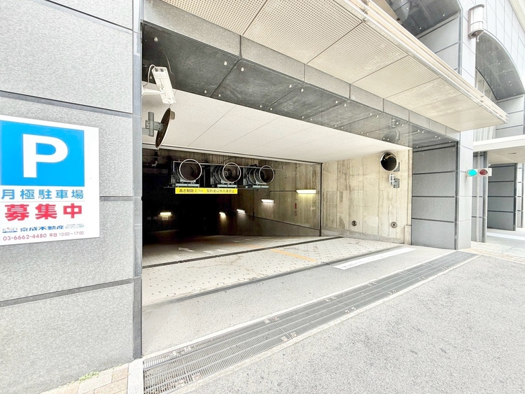 駐車場 本物件の駐車スペースです。車種制限のある場合もございますので、お気軽にお問い合わせくださいませ。