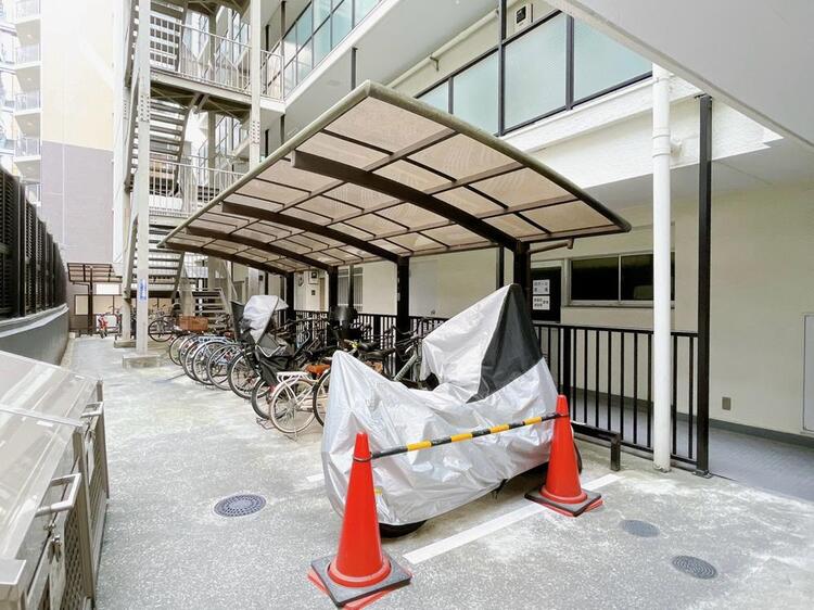設備 きちんと整備された駐輪場。住む方の心遣いが感じられます。