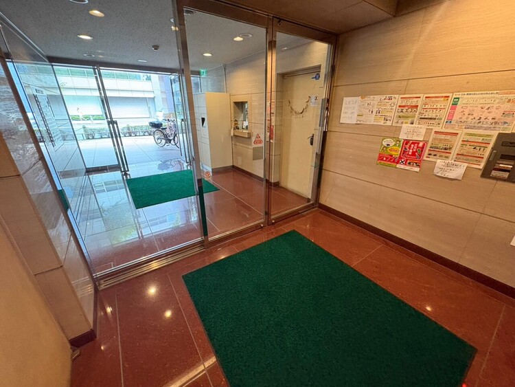 エントランス エントランス内部は、管理が行き届き清潔な共有スペースとなっています。