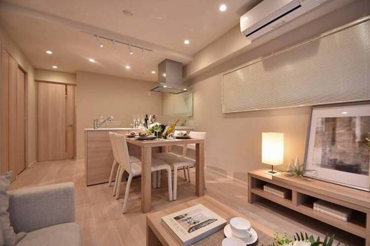 居間 リビングとつながるお部屋は、お友達が遊びに来た時にも使えますし、ちょっと疲れた時にお昼寝できるのも嬉しいですね。