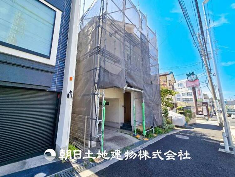外観 【現地写真】爽やかな青空の下に贅沢なほどに降り注ぐ陽光、豊かな居住性と、クオリティが見事に調和した空間は、住まうことの喜びを感じさせてくれます。