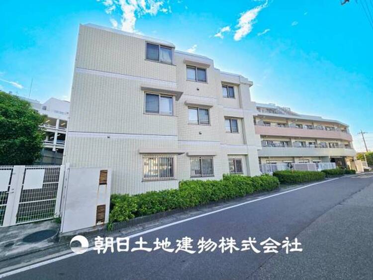 外観 【現地外観】 静かで子育てにも良い環境。緑に恵まれたエリアでゆとりある住環境が整っています。