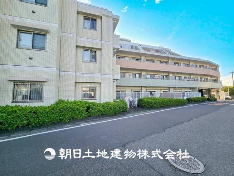 外観 【現地写真】おしゃれな雰囲気や自然の潤い、親しみやすさといった特徴を、街に新たな価値をもたらし続けてくれます。