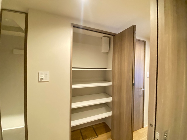 その他 家電やスーツケース、ストック品など何でも片付く嬉しい空間です。