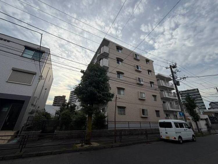 外観 窓からたっぷりと陽光が注がれる明るい住まい。ご家族の成長に合わせてお住まい頂ける仕様の間取り。日々の疲れを癒してくれる主寝室。お子様も自分のお部屋でお勉強など出来るお部屋のご用意もございます。