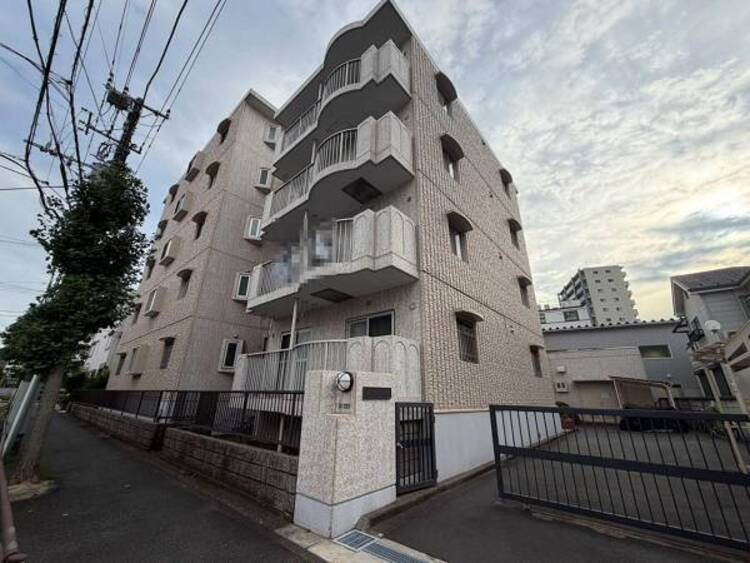 外観 窓からたっぷりと陽光が注がれる明るい住まい。ご家族の成長に合わせてお住まい頂ける仕様の間取り。日々の疲れを癒してくれる主寝室。お子様も自分のお部屋でお勉強など出来るお部屋のご用意もございます。