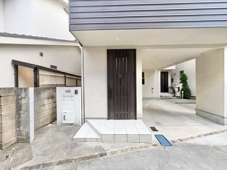 玄関 玄関を開ければ、そこは安らぎのご自宅。
