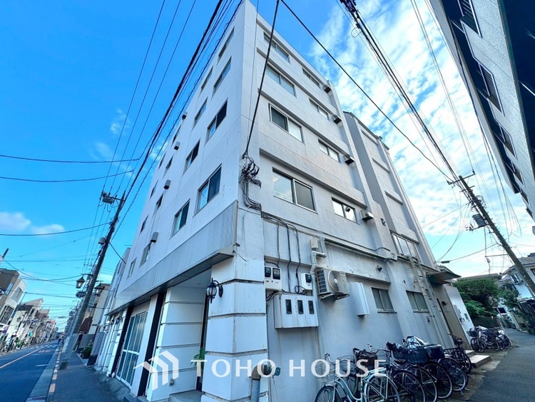 外観 漂う上質な空気感、マンションに入れば「おかえりなさい」と笑顔で迎えてくれるエントランス。最良の心配りを感じるマンションでした。