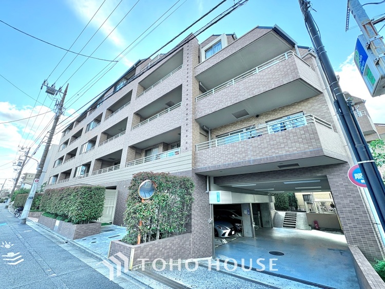 外観 漂う上質な空気感、マンションに入れば「おかえりなさい」と笑顔で迎えてくれるエントランス。最良の心配りを感じるマンションでした。