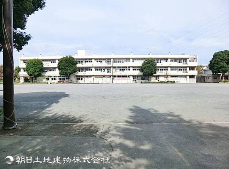 周辺 若葉台小学校900ｍ