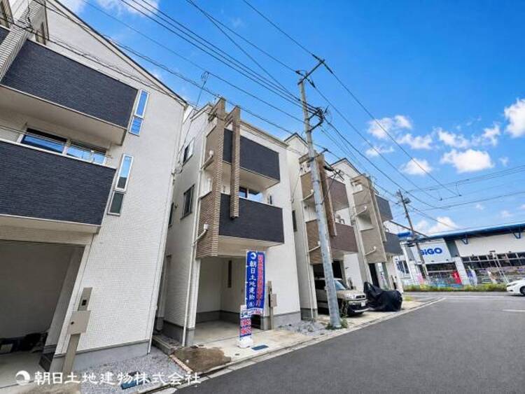 居間 1日の疲れを癒すバスタイム。心地よいリラックスを叶える独立した美しい空間です。