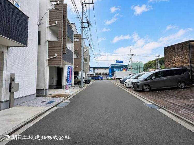 風呂 爽やかな空間演出とセンス良く纏められた室内は素敵な寛ぎ空間です。