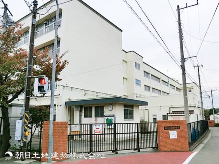 周辺 【川和小学校】1400ｍ　穏やかで整った街並みで、大きな繁華街がなく通学環境も安心。設備がたいへん充実・行事や体験学習を積極的に行い、豊かな学校生活を送れます。