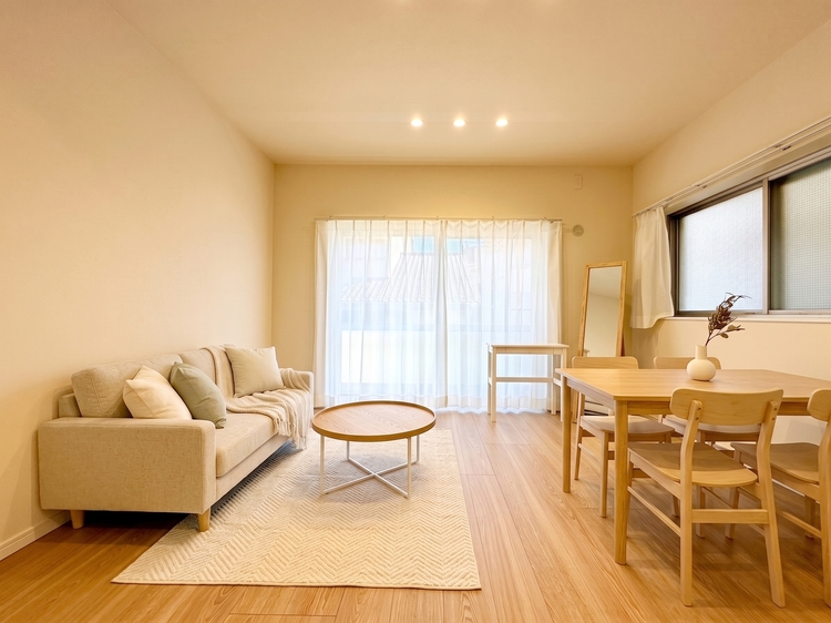 内装 【LIVING】※この画像の家具の配置には、生成AIによる加工を施しております。なお、家具や調度品は、販売価格に含まれません。