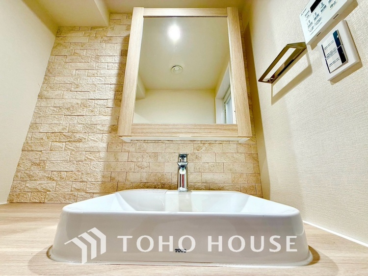 洗面 【WASHROOM】◆快適◆煌びやかな暮らしの中にも忘れたくない快適さ。大きな収納が助けてくれます。