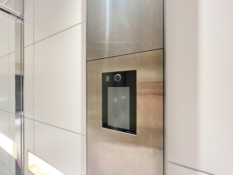 その他 スタイリッシュなエンブレム。お洒落なマンションは入り口から。
