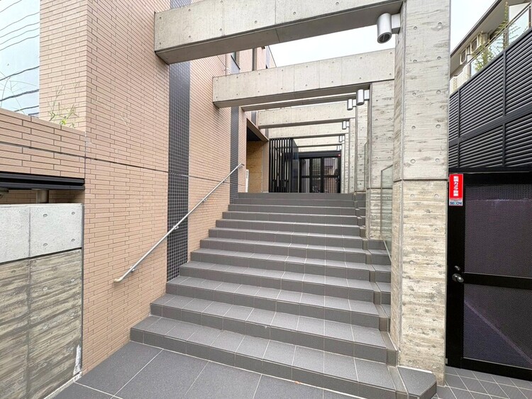 その他 上質感漂う玄関アプローチです。
