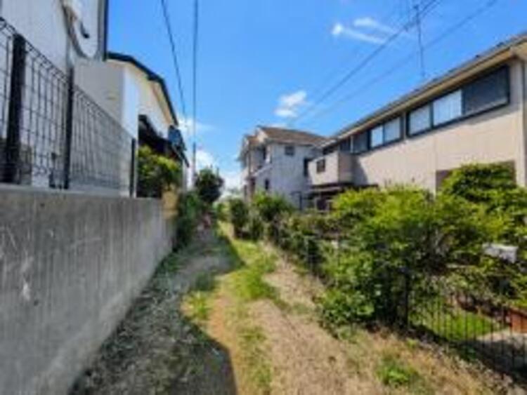 外観 陽射しと心地よい風を感じる開放的な住環境です！快適ですね！！開放感ある日常をゆったり過ごせそうです！開放感や陽当たりは現地で感じたい大切な要素です。周辺の雰囲気も含めて新生活を想像ください！
