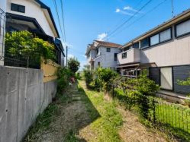 外観 住居中心の街並みが続く閑静な住環境が自慢のひとつです！！！街の雰囲気も大切なファクターですよね！！！戸建てが並ぶ穏やかな街並みの中でゆとりをもった暮らしはかけがえのない贅沢かもしれません。