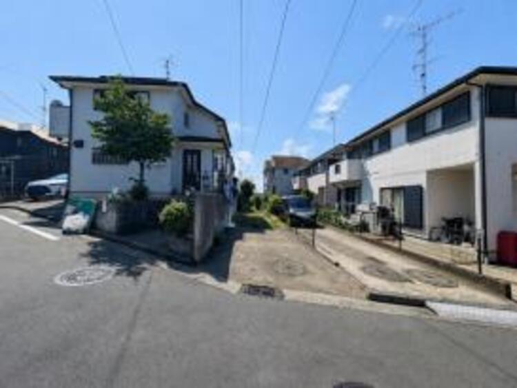 外観 落ち着いた雰囲気の穏やかな住環境、周辺や道路なども魅力です。環境は日々の暮らしの安心感に繋がります。ぜひ現地にて周辺環境や街並みの雰囲気などをご確認ください！！現場でこそ伝わる魅力をご体感ください！！