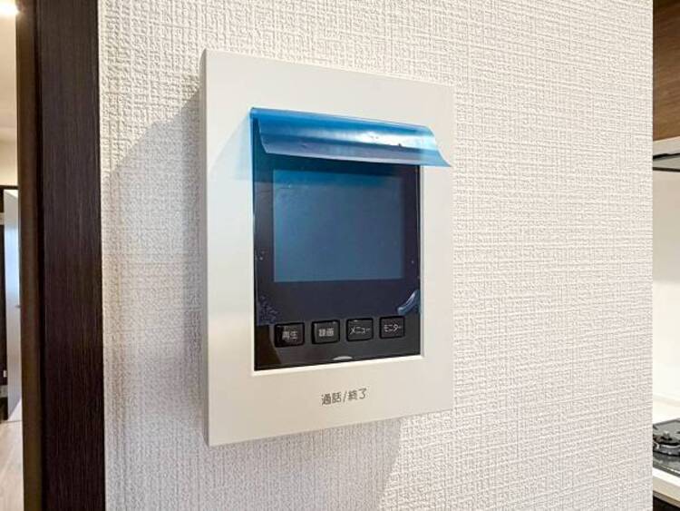 設備 【モニター付インターホン】お子様のお留守番にも安心なＴＶモニタ付インタホン。来客者を確認できる上に留守中の録画もできます
