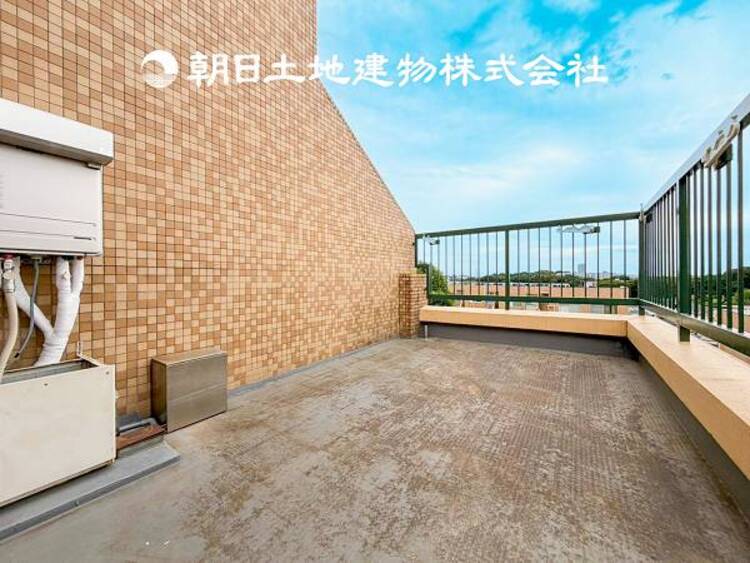 バルコニー 【バルコニー】太陽に愛された家。陽当り・通風に優れた魅力的で快適さを追求したプライベート空間です。