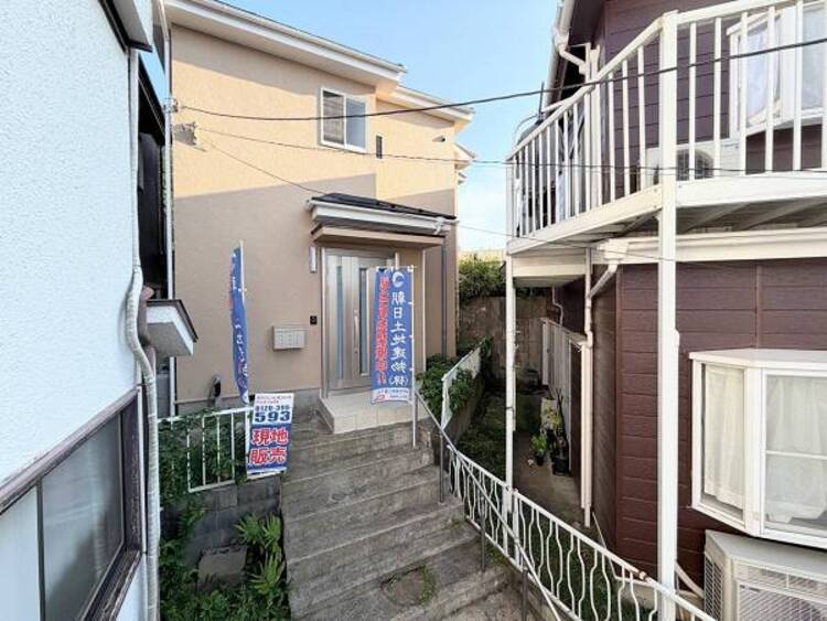 外観 ●〇住むほどに深まる愛着、使い込むほどに馴染む風合いを大切にしていただけるデザインに。周辺の利便性や豊かな住環境など立地面でも魅力が多く、今も、これからもずっとここで生活したい。そう思える住宅です〇●