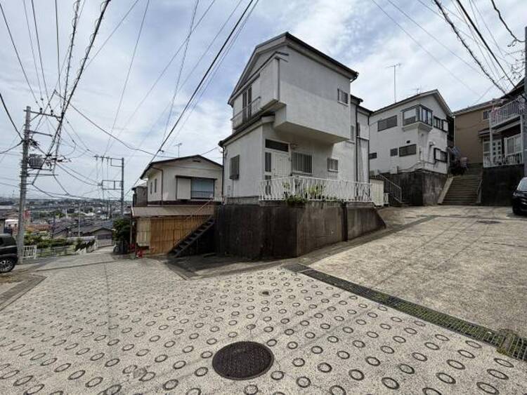 外観 ●〇物件の陽当りや通風・仕様設備やお部屋の大きさの比較、近隣・周辺環境や街並みなど、資料には掲載していない情報が現地にはたくさんあります。資料だけで不動産を購入できるという方はいません。ぜひ現地へ〇●