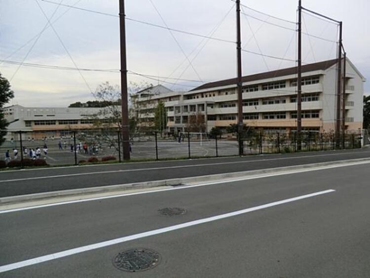 周辺 横浜市立十日市場中学校まで約2440ｍ