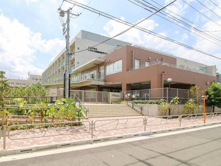 周辺 八王子市立いずみの森義務教育学校迄770ｍ