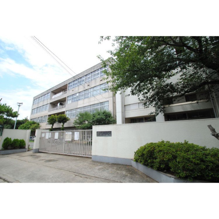 周辺 下里中学校(約850m)
