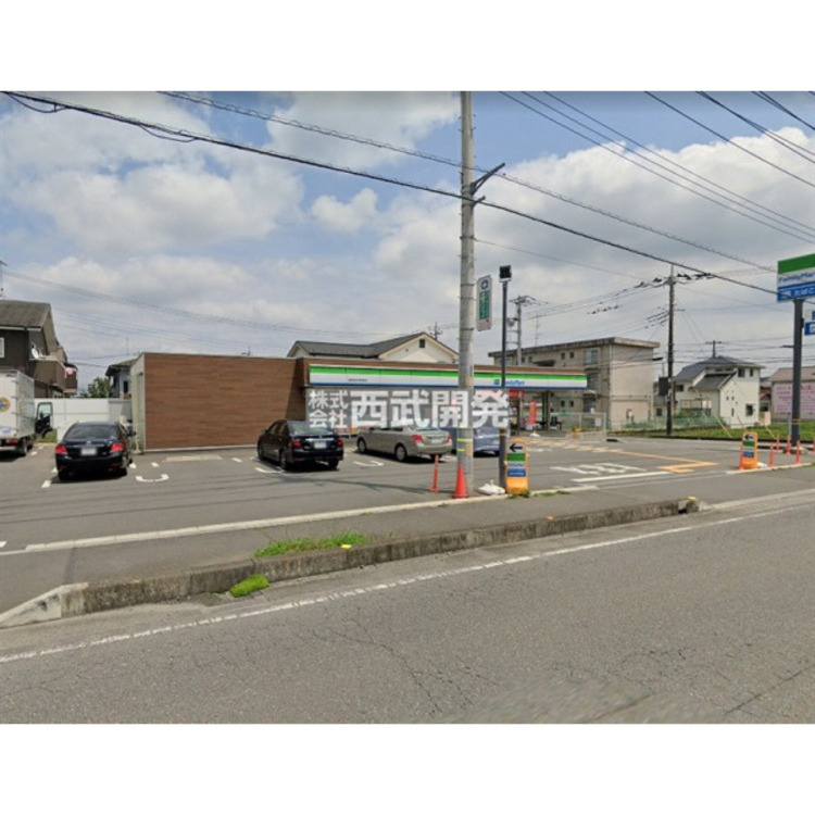 周辺 ファミリーマート飯能加治小学校前店(約680m)