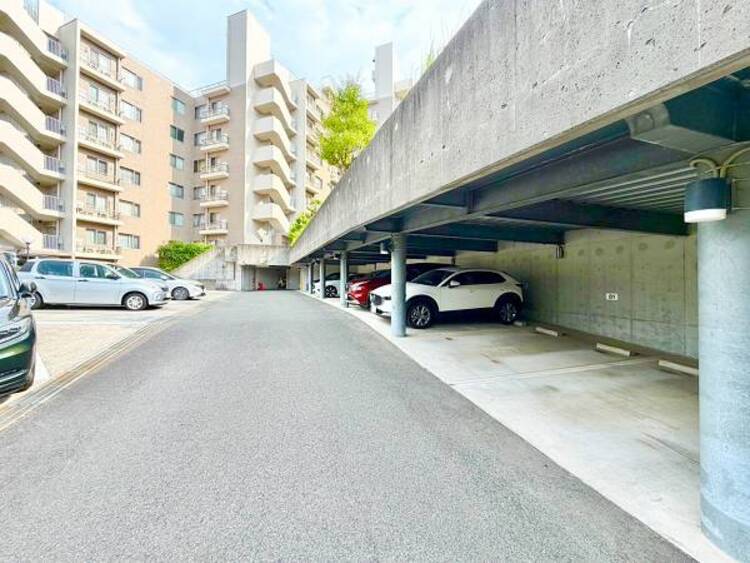 駐車場 敷地内に駐車スペースあり。日々の移動もスムーズです。