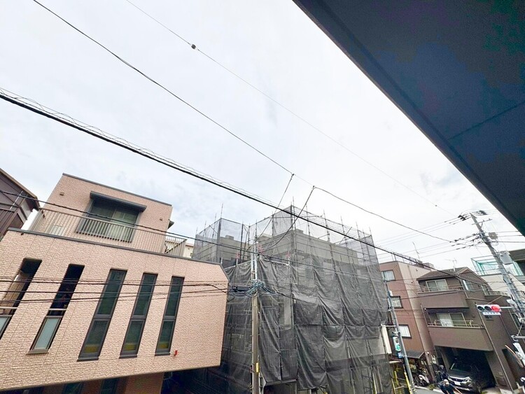 バルコニー 窓を開けると広がる青空。心をリフレッシュして日々を過ごしていきましょう。