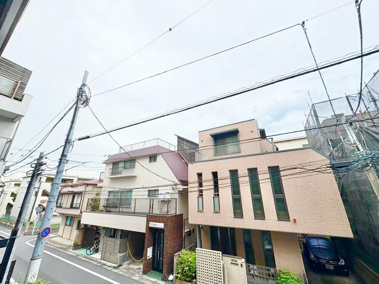 バルコニー 頬をなでる、優しい風を感じることが出来ます。