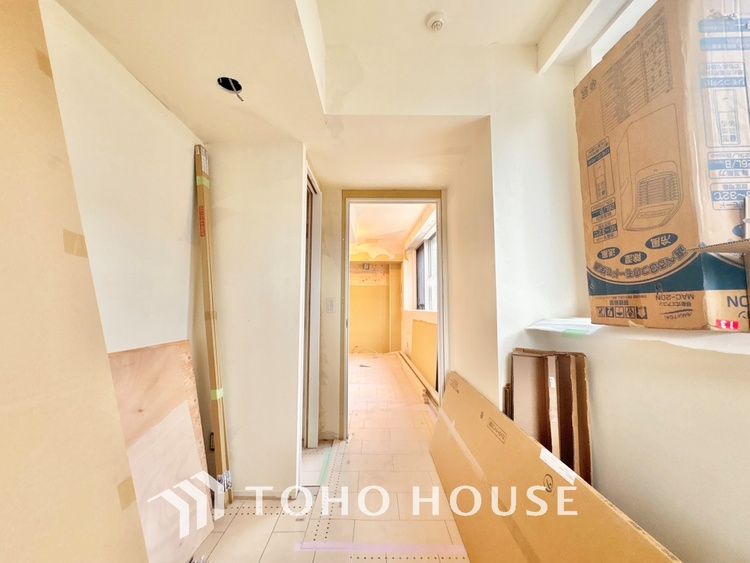 内装 【改装中】使いやすく、明るい洋室に仕上がります。子供部屋や趣味のお部屋にご利用できます。ご自身で家具などを配置し、素敵な空間を創り上げられます。