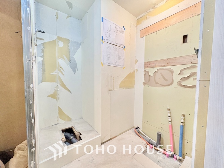 洗面 【改装中】気持ちの良い朝をつくりだし、夕方には笑顔を取り戻させてくれるミラー。パウダールームはいつでも本来の自分を取り戻せる空間。明るく仕上げてあります。