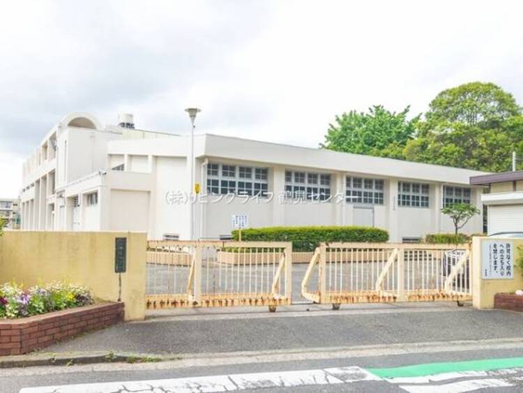 周辺 横浜市立港南中学校　1050ｍ