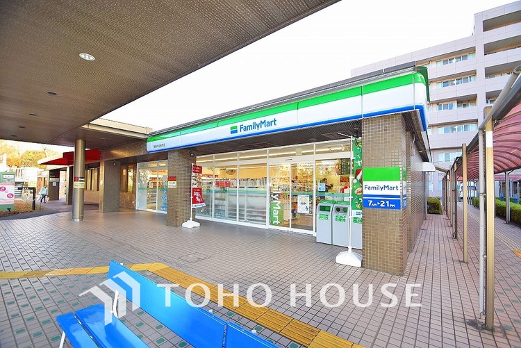 周辺 ファミリーマート 関東中央病院店　距離750ｍ